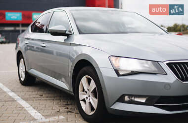 Лифтбек Skoda Superb 2017 в 