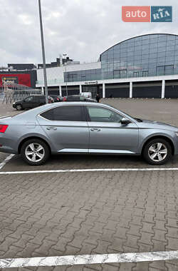 Лифтбек Skoda Superb 2017 в 