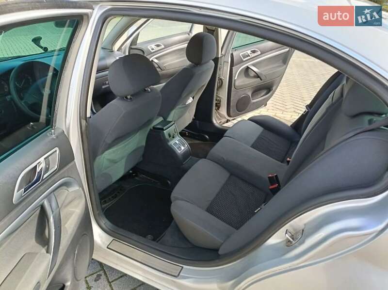 Ліфтбек Skoda Superb 2001 в Слов'янську