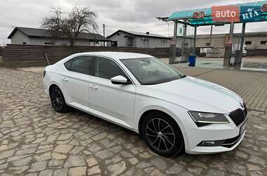 Лифтбек Skoda Superb 2016 в Березному