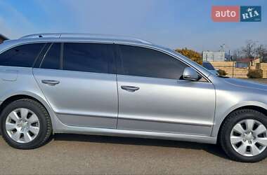 Універсал Skoda Superb 2011 в Виноградові