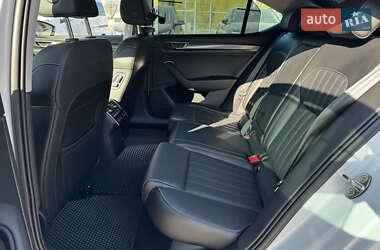 Лифтбек Skoda Superb 2019 в 