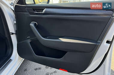 Лифтбек Skoda Superb 2019 в 