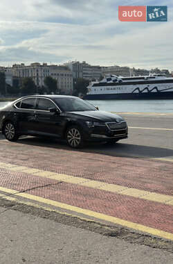 Лифтбек Skoda Superb 2022 в 