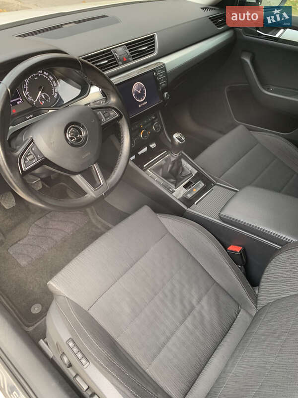 Лифтбек Skoda Superb 2017 в Кропивницком