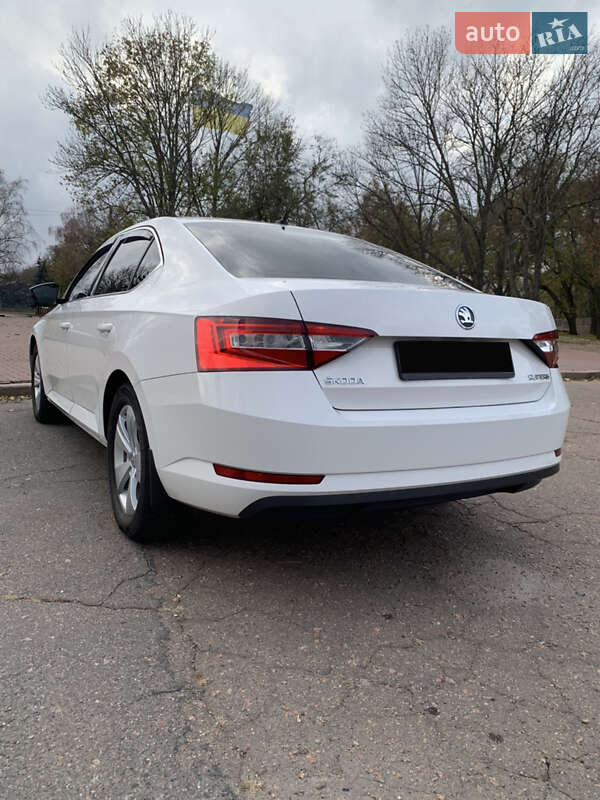 Лифтбек Skoda Superb 2017 в Кропивницком