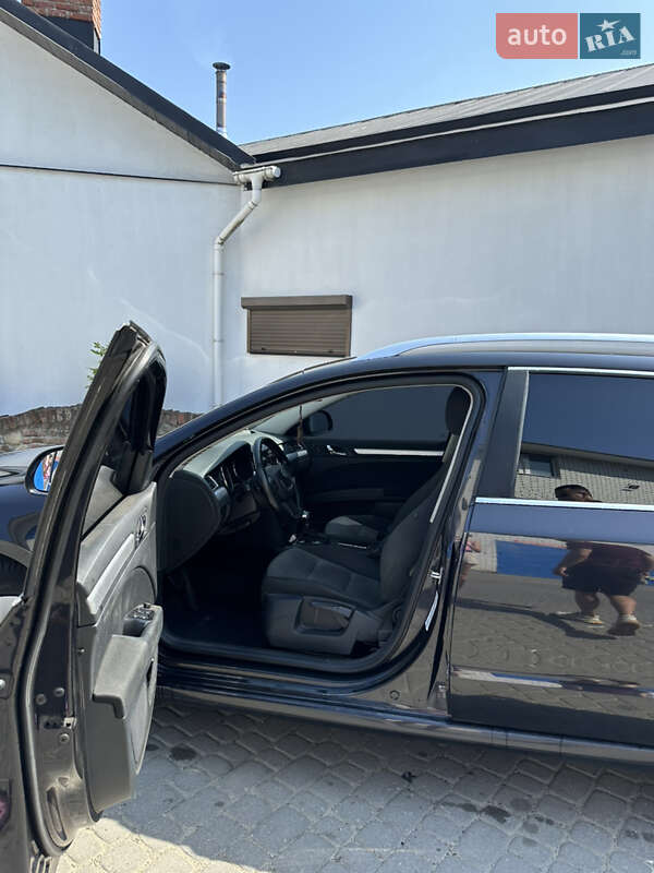 Универсал Skoda Superb 2012 в Долине