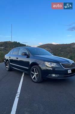 Лифтбек Skoda Superb 2013 в 