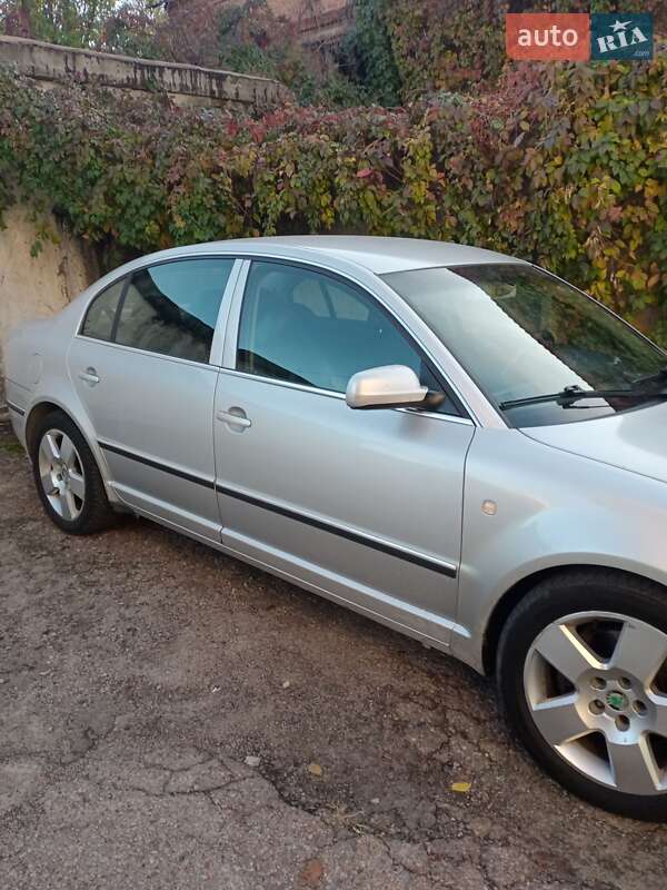 Лифтбек Skoda Superb 2003 в Запорожье