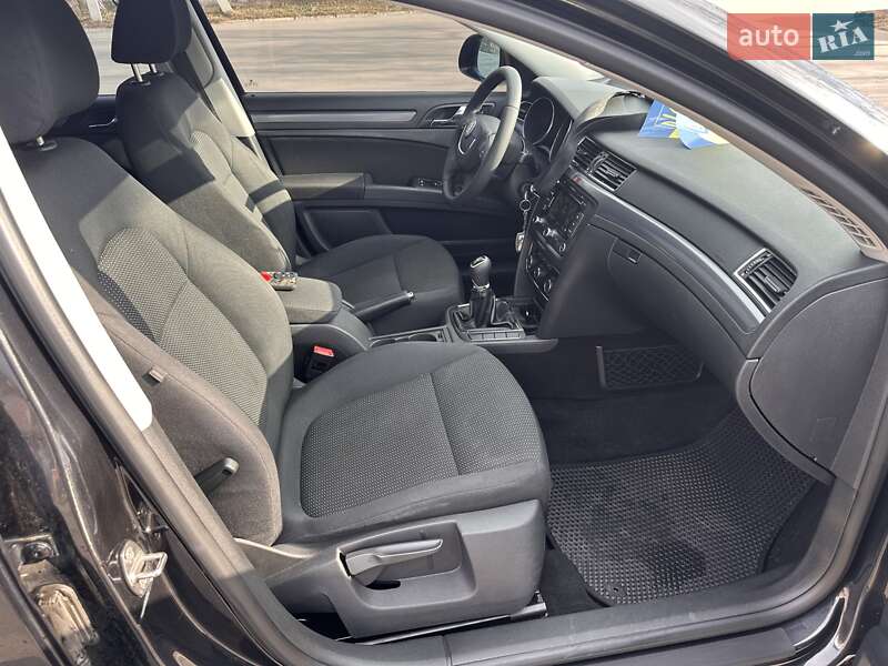 Универсал Skoda Superb 2013 в Ровно