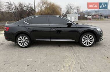 Ліфтбек Skoda Superb 2022 в 