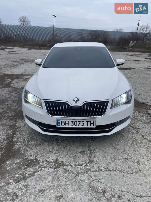 Лифтбек Skoda Superb 2017 в 
