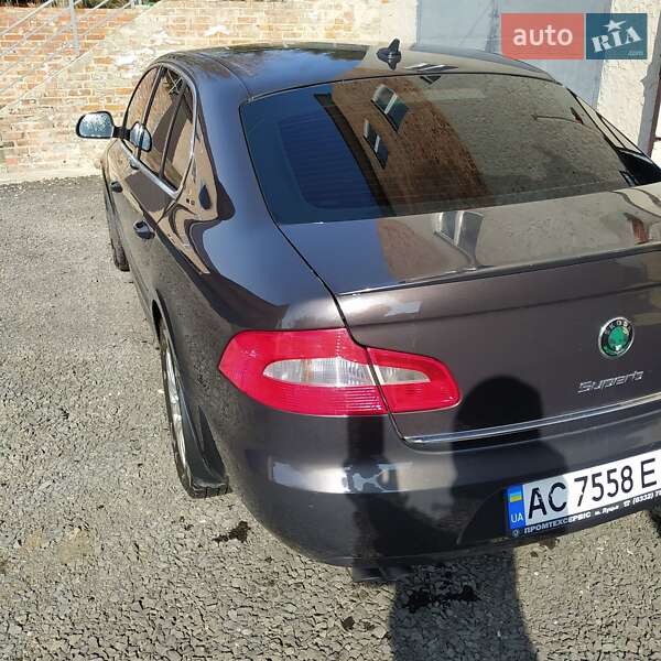 Лифтбек Skoda Superb 2011 в Луцке