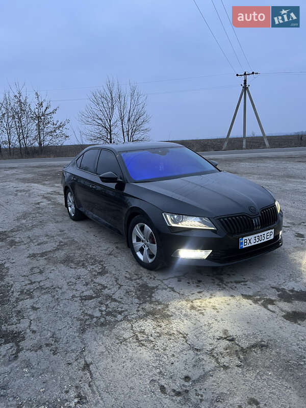Ліфтбек Skoda Superb 2015 в Городку