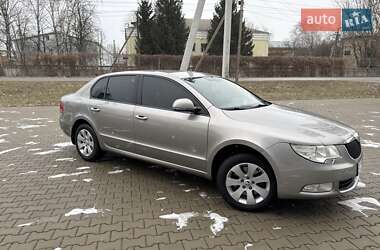 Лифтбек Skoda Superb 2010 в 