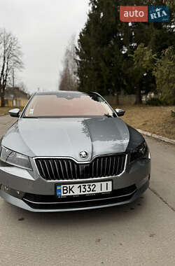 Лифтбек Skoda Superb 2018 в Остроге