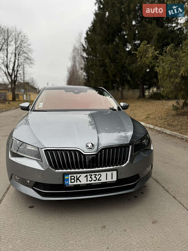 Лифтбек Skoda Superb 2018 в Остроге