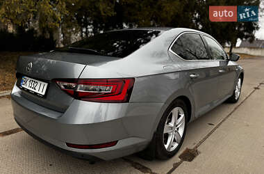 Лифтбек Skoda Superb 2018 в Остроге