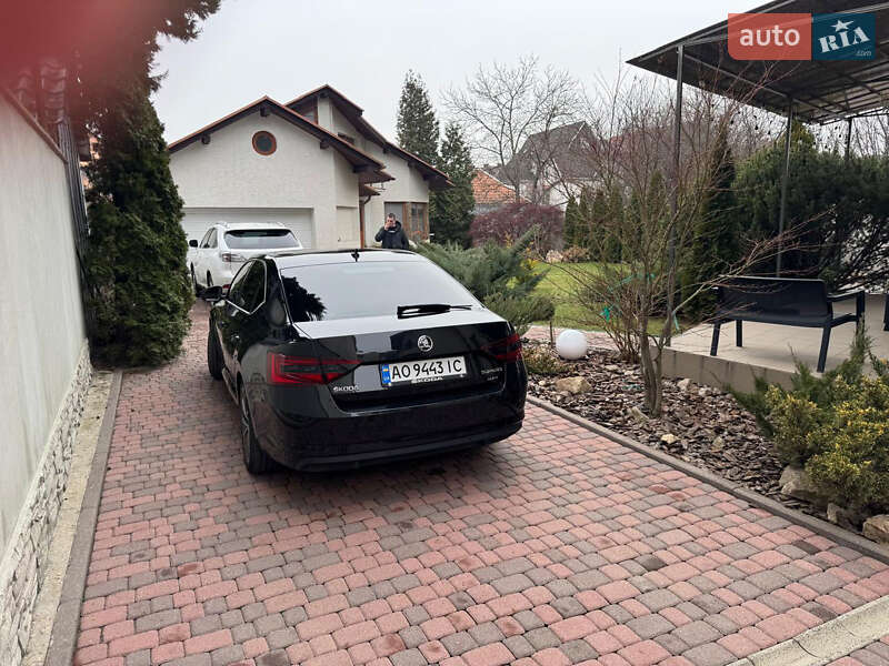 Лифтбек Skoda Superb 2016 в Ужгороде
