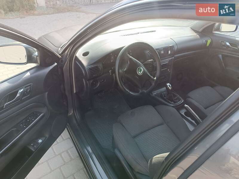 Лифтбек Skoda Superb 2004 в Новой Ушице