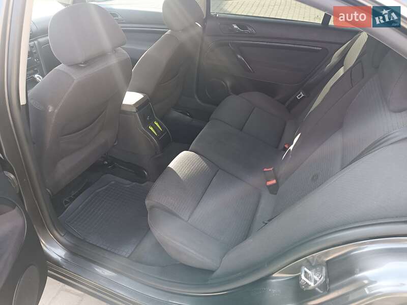 Лифтбек Skoda Superb 2004 в Новой Ушице