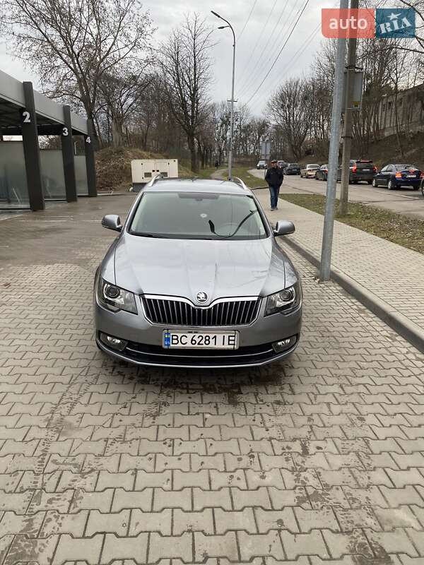 Универсал Skoda Superb 2011 в Львове
