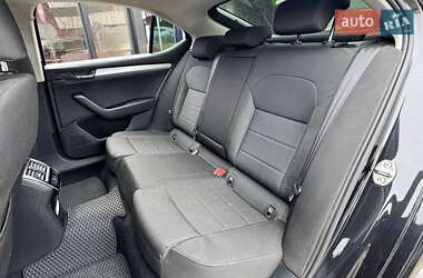 Лифтбек Skoda Superb 2016 в 