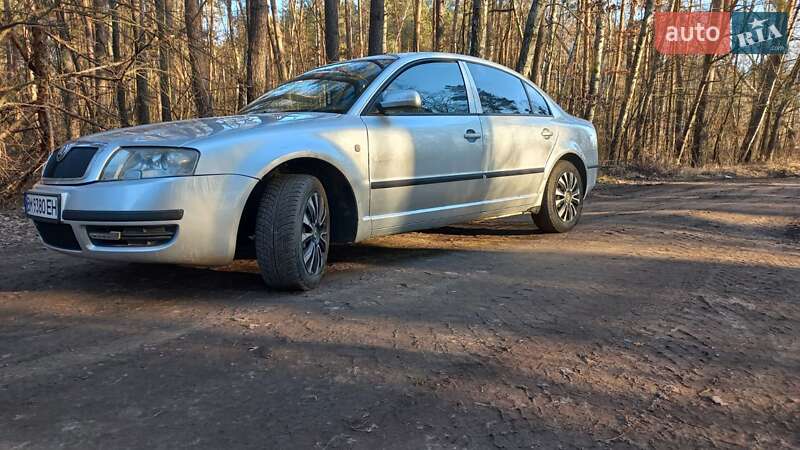 Лифтбек Skoda Superb 2002 в 