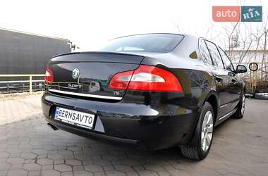 Лифтбек Skoda Superb 2011 в 