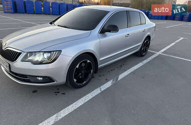 Лифтбек Skoda Superb 2013 в 