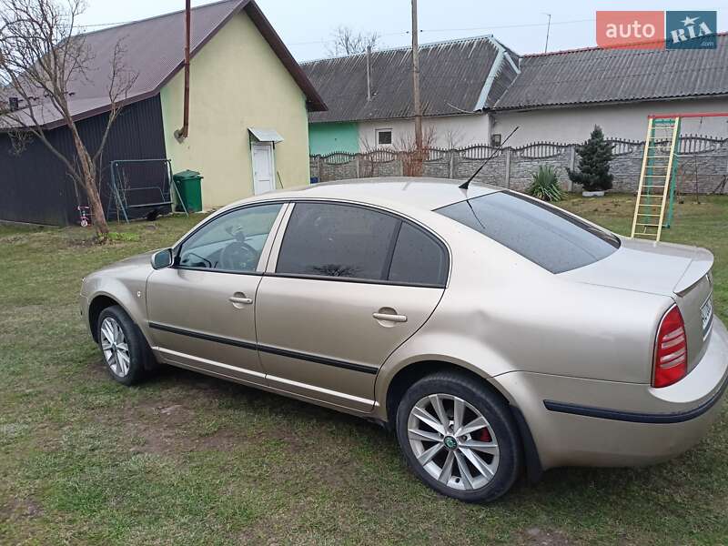 Лифтбек Skoda Superb 2005 в Косове