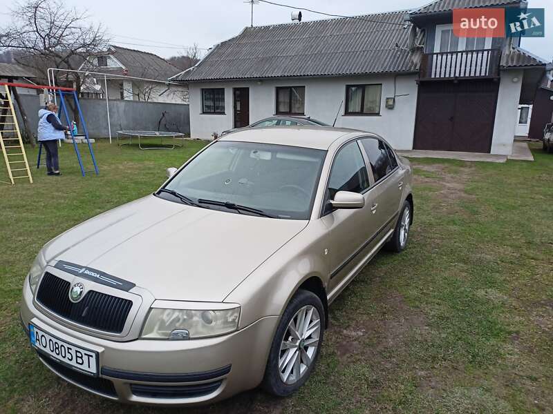 Лифтбек Skoda Superb 2005 в Косове