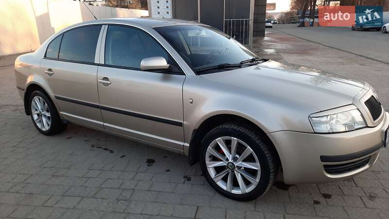 Лифтбек Skoda Superb 2005 в Косове