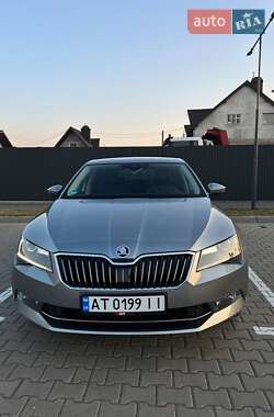 Лифтбек Skoda Superb 2015 в 