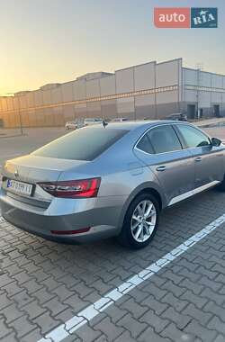 Лифтбек Skoda Superb 2015 в 