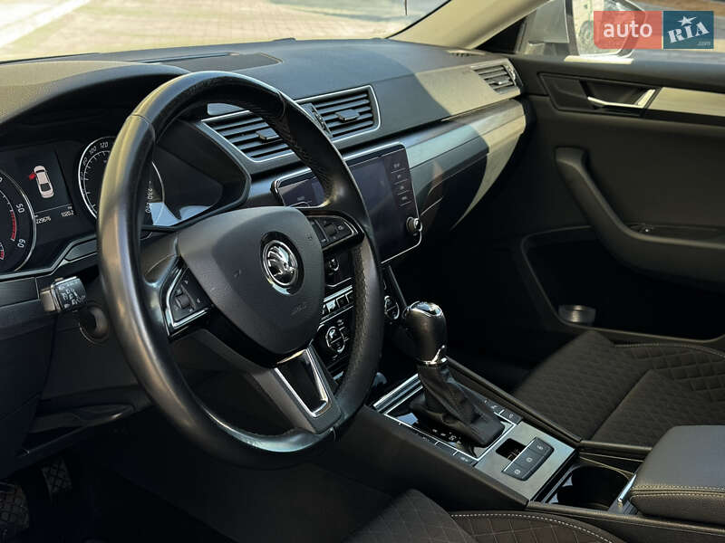 Лифтбек Skoda Superb 2019 в Ужгороде
