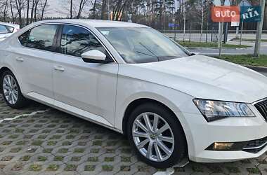 Лифтбек Skoda Superb 2016 в 