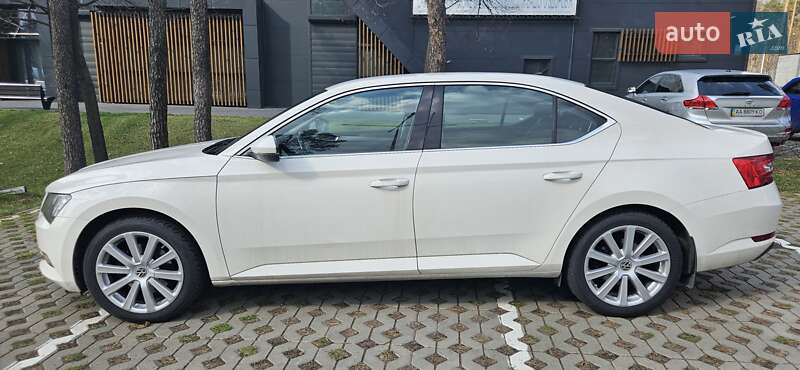 Лифтбек Skoda Superb 2016 в Киеве