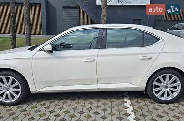 Лифтбек Skoda Superb 2016 в 