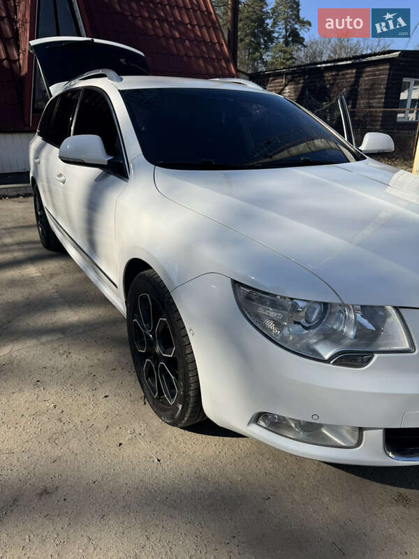 Универсал Skoda Superb 2010 в Луцке