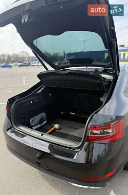 Лифтбек Skoda Superb 2015 в 