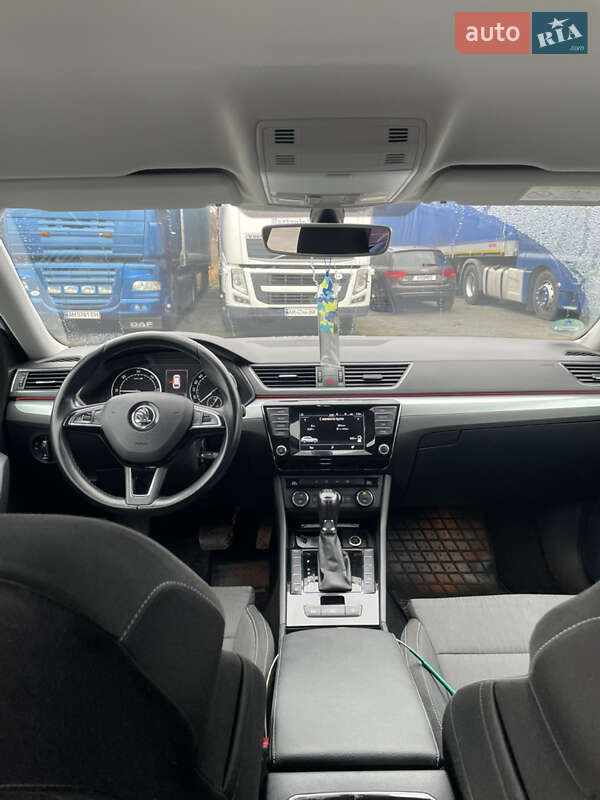 Універсал Skoda Superb 2016 в Звягелі