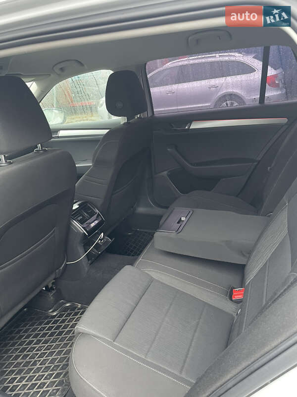 Універсал Skoda Superb 2016 в Звягелі