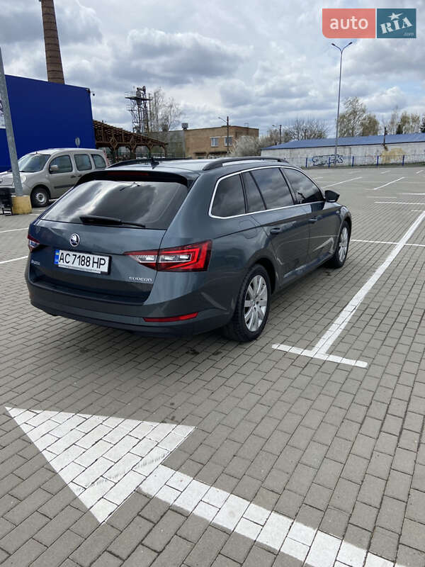 Универсал Skoda Superb 2016 в Нововолынске