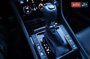 Лифтбек Skoda Superb 2019 в 