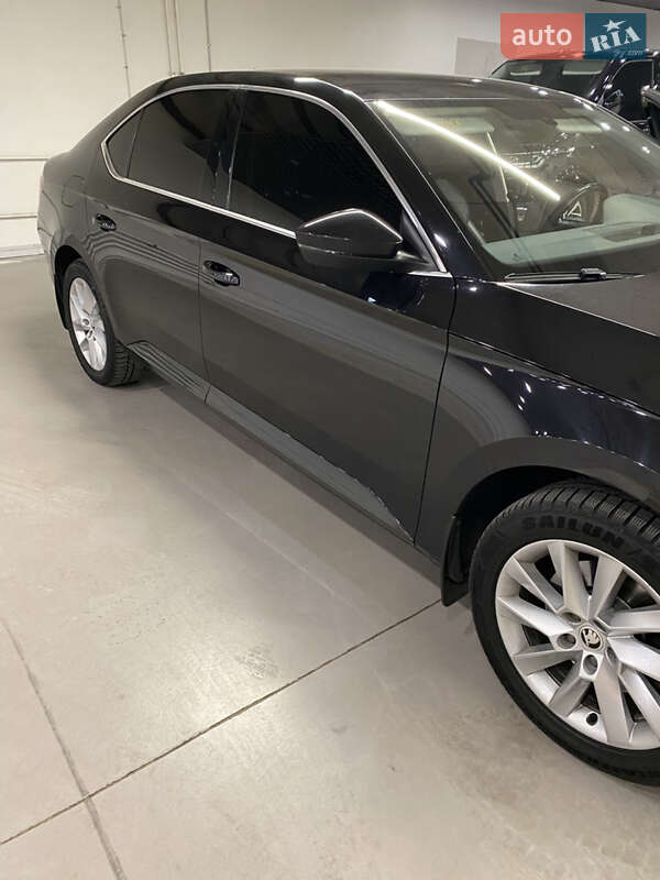 Лифтбек Skoda Superb 2019 в Киеве