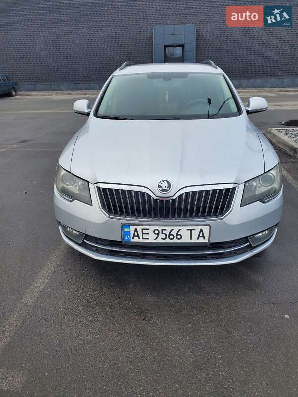 Універсал Skoda Superb 2014 в Дніпрі