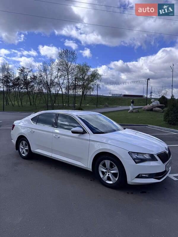 Ліфтбек Skoda Superb 2015 в Києві фото 6 Ліфтбек Skoda Superb 2015 в Києві