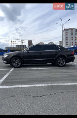Ліфтбек Skoda Superb 2012 в 