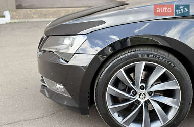 Лифтбек Skoda Superb 2016 в 